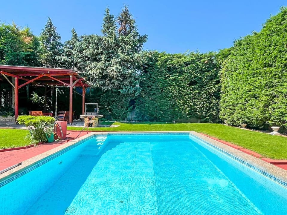 Patio, Garden view, Pool view, Swimming pool, sunbed
