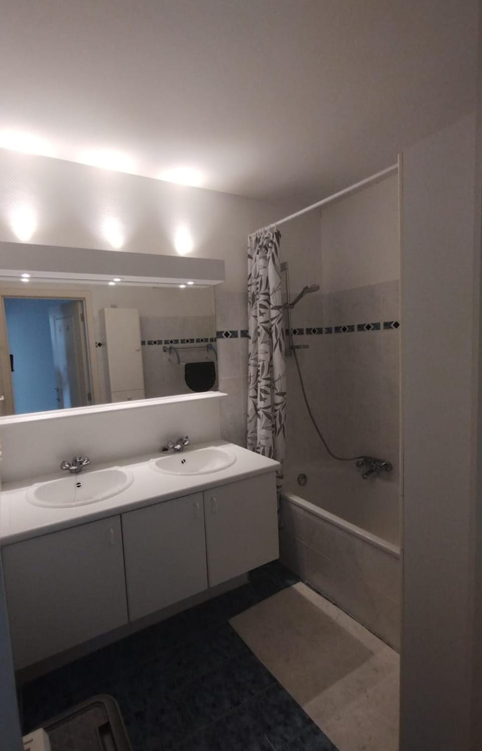 Bathroom, Bath