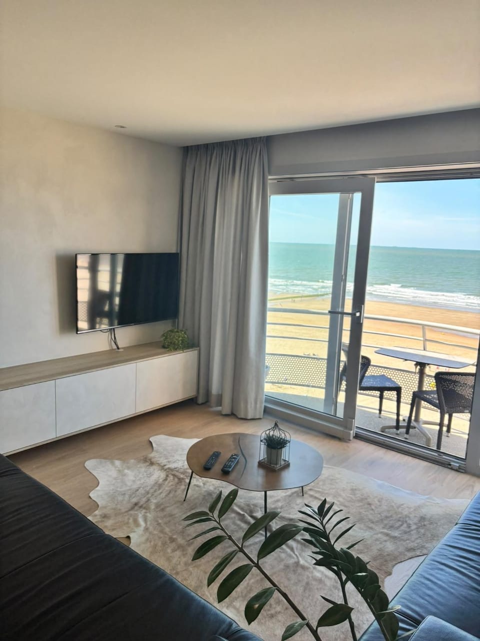 Appartement met zeezicht, zwembad & garage Apartment in Ostend