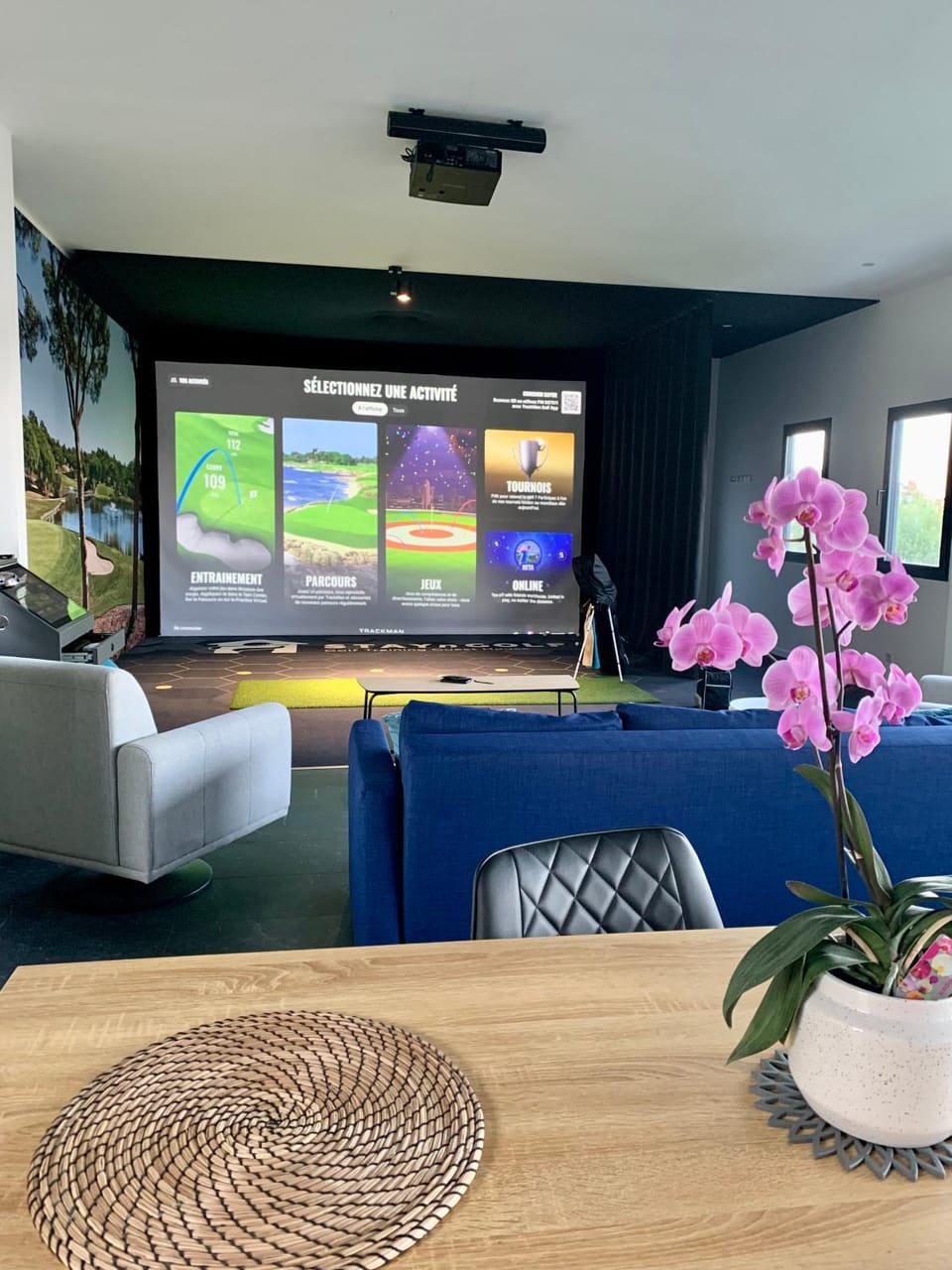 Communal lounge/ TV room, TV and multimedia, Living room, Seating area, Evening entertainment