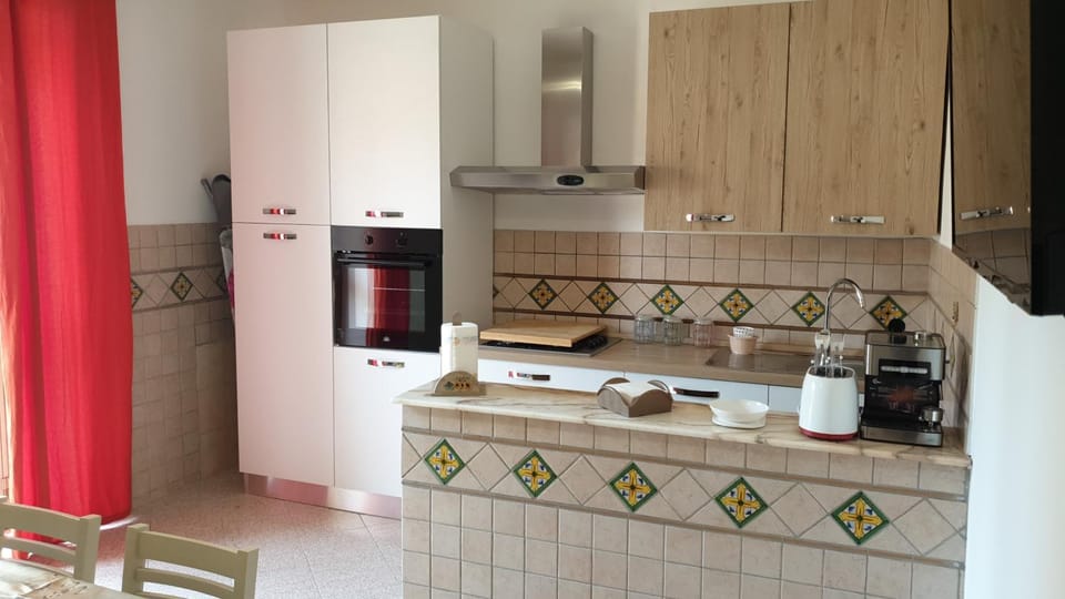 Kitchen or kitchenette, oven, stove