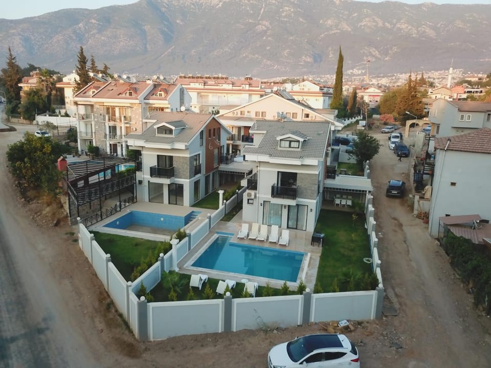 Property building, Swimming pool