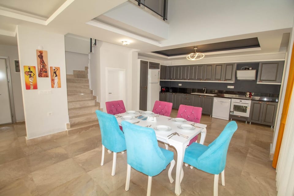 Communal lounge/ TV room, Dining area