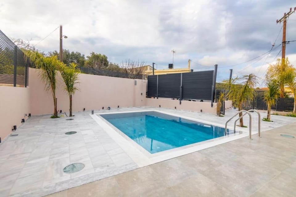 Day, Pool view, Swimming pool, sunbed