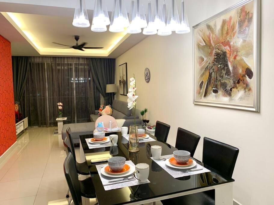 Living room, Seating area, Dining area, fireplace