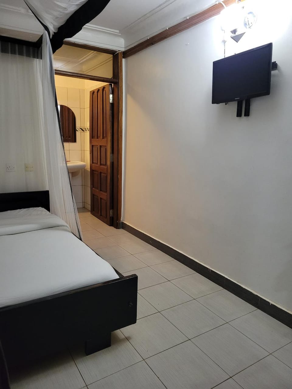 Chel and Vade Cottages Bed and Breakfast in Uganda