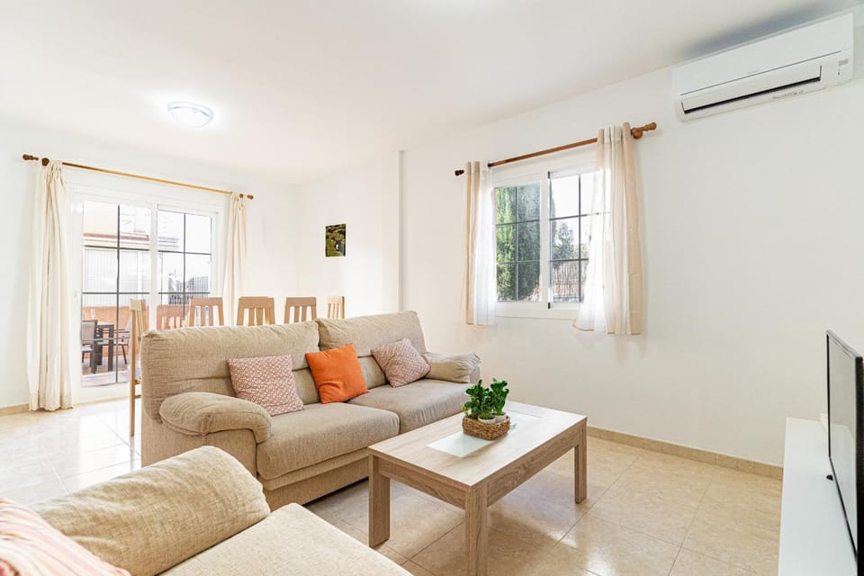 Communal lounge/ TV room, Living room