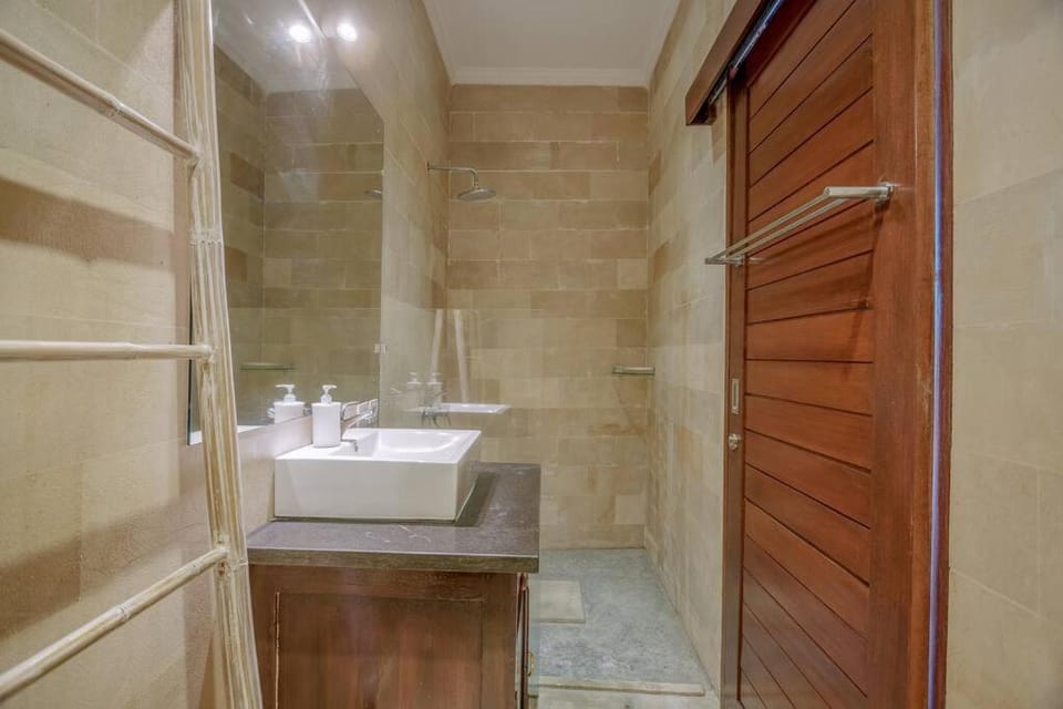 Silver Moon - Fantastic 4BR Villa in Seminyak Top Location Villa in Kuta