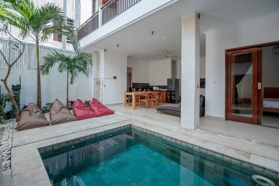 Silver Moon - Fantastic 4BR Villa in Seminyak Top Location Villa in Kuta
