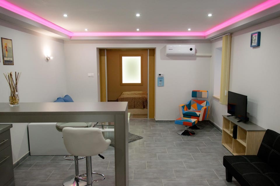 Communal lounge/ TV room, TV and multimedia, Living room