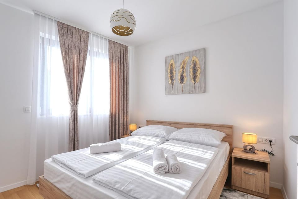 Bed, Bedroom, towels