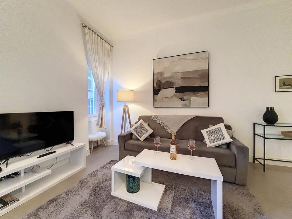 Communal lounge/ TV room, TV and multimedia, Living room
