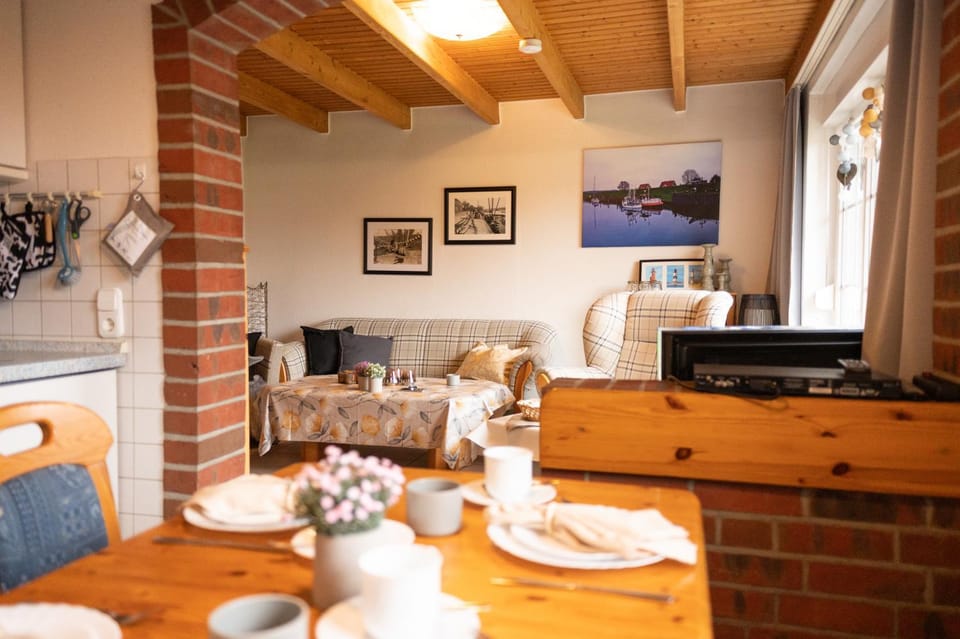 Tillmann II in Hooksiel mit Hund House in Wangerland