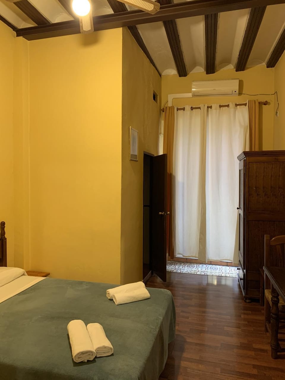 Photo of the whole room, Bedroom