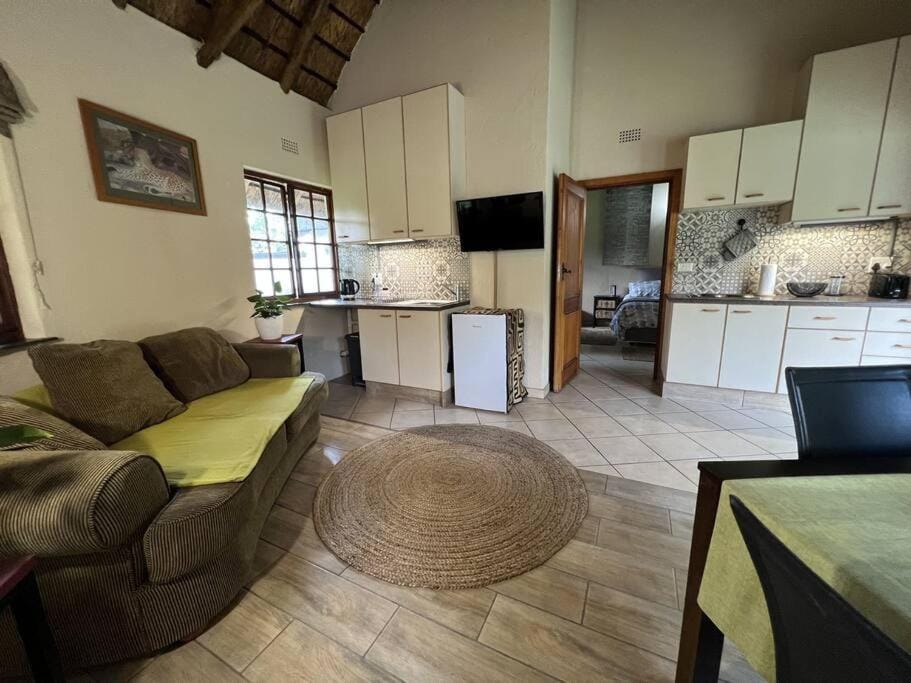 SHONALANGA - Secured cottage in equestrian estate - LOADSHEDDING FREE! Chalet in Gauteng
