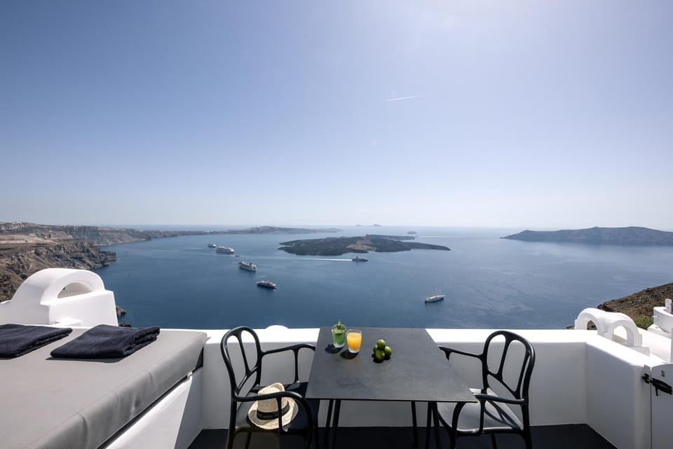 Natural landscape, View (from property/room), Balcony/Terrace, Seating area, Sea view