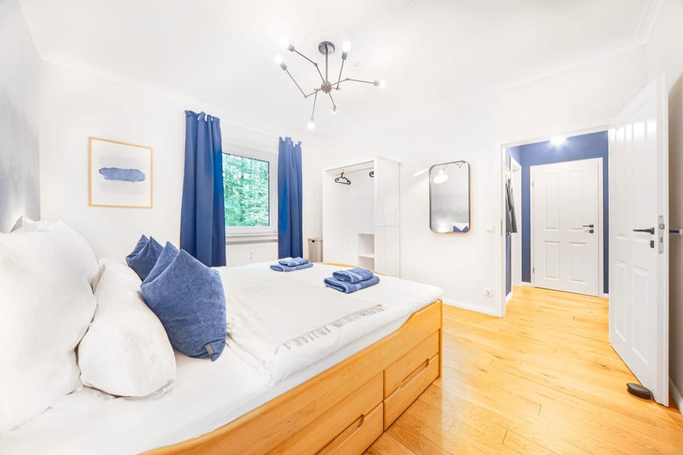 Bed, Photo of the whole room, Bedroom, wardrobe