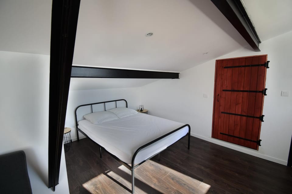 Studio industriel à 50 m de la plage et du port Apartment in Mèze