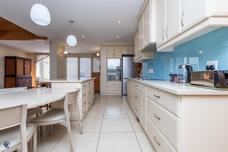 Seating area, kitchen