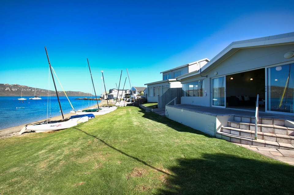 Property building, Day, Natural landscape, Activities, Garden, Sea view