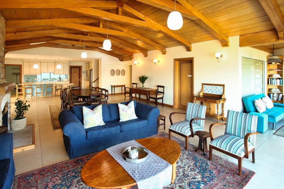 Living room, Seating area, kitchen