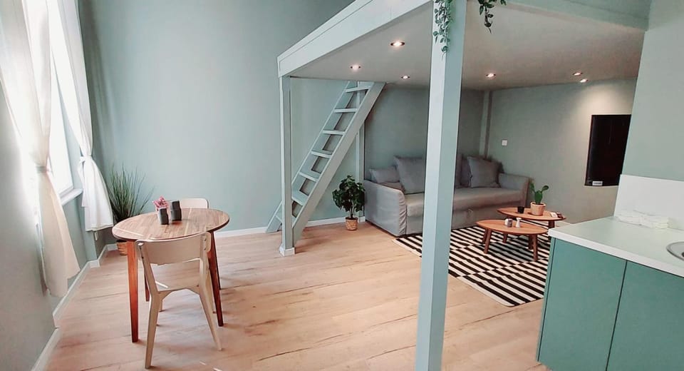 Kitchen or kitchenette, Living room, Seating area, Dining area
