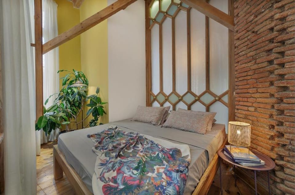Bed, Living room