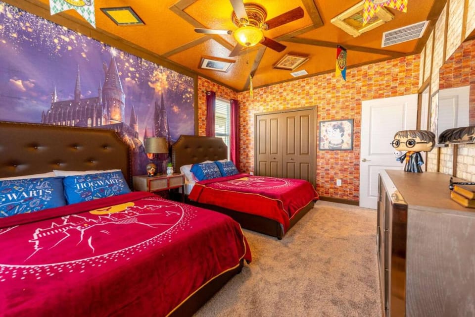 6BR Disney Oasis with Pool, Game Room and Resort House in Kissimmee