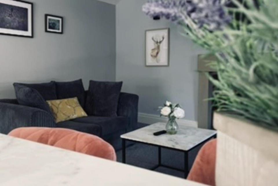 Cosy Apartment above Village Pub Apartment in High Peak District