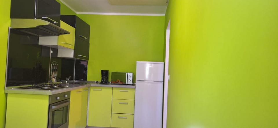 Kitchen or kitchenette, minibar, pet friendly, stove