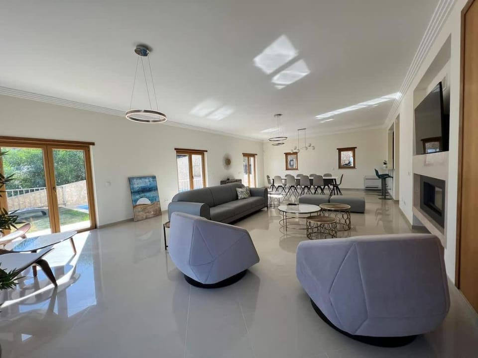 TV and multimedia, Living room, Seating area