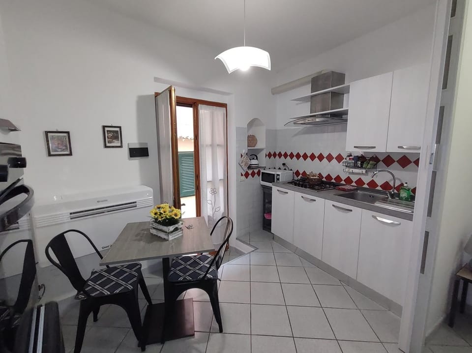 Lunch, internet, minibar, pet friendly, stove, air conditioner