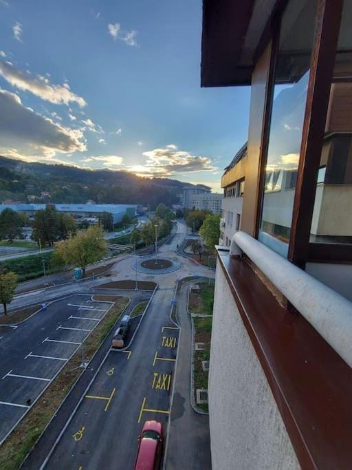 Property building, Day, Neighbourhood, Street view, Parking