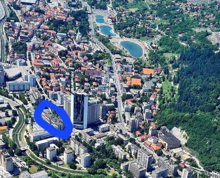 Property building, Day, Neighbourhood, Bird's eye view, City view, Location
