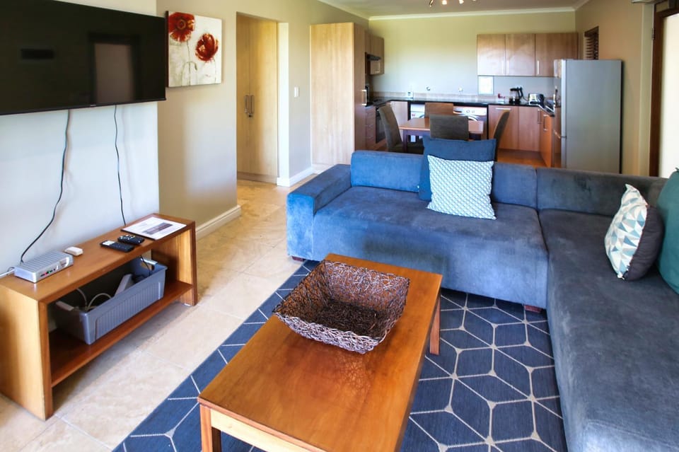 Communal lounge/ TV room, TV and multimedia, Kitchen or kitchenette, Living room, Seating area, Dining area, minibar, pet friendly