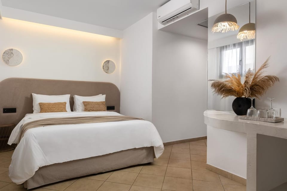 Bed, Photo of the whole room, Bedroom, air conditioner