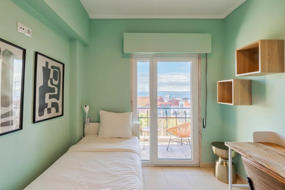 Bed, Photo of the whole room, Decorative detail, Bedroom