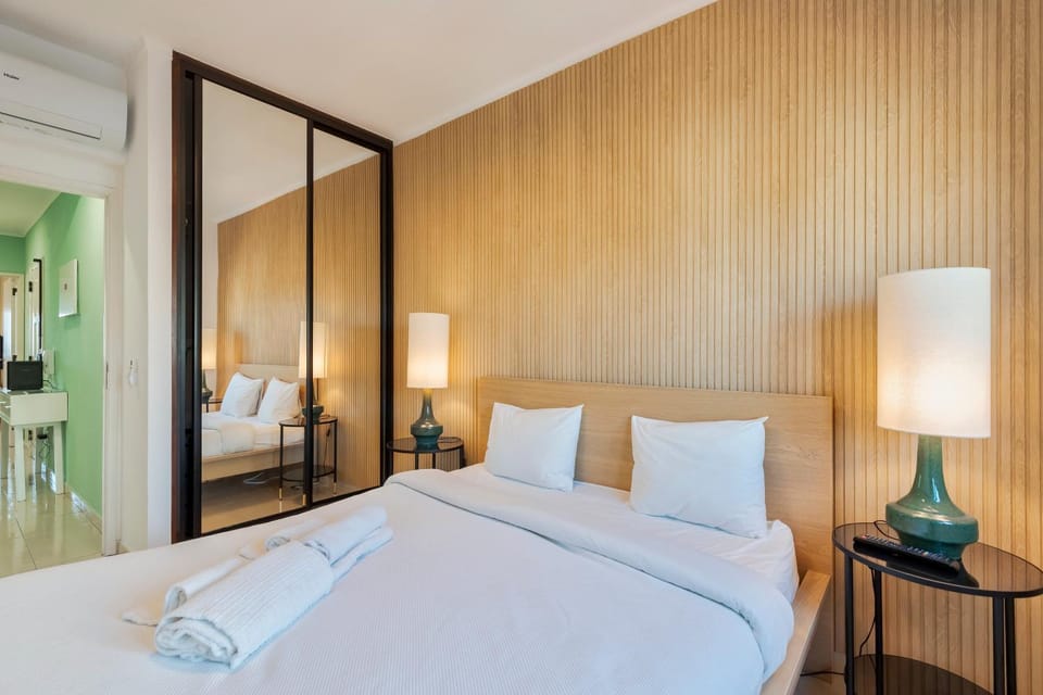 Bed, Photo of the whole room, Decorative detail, Bedroom, wardrobe, air conditioner