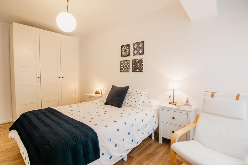 Bed, Photo of the whole room, Bedroom