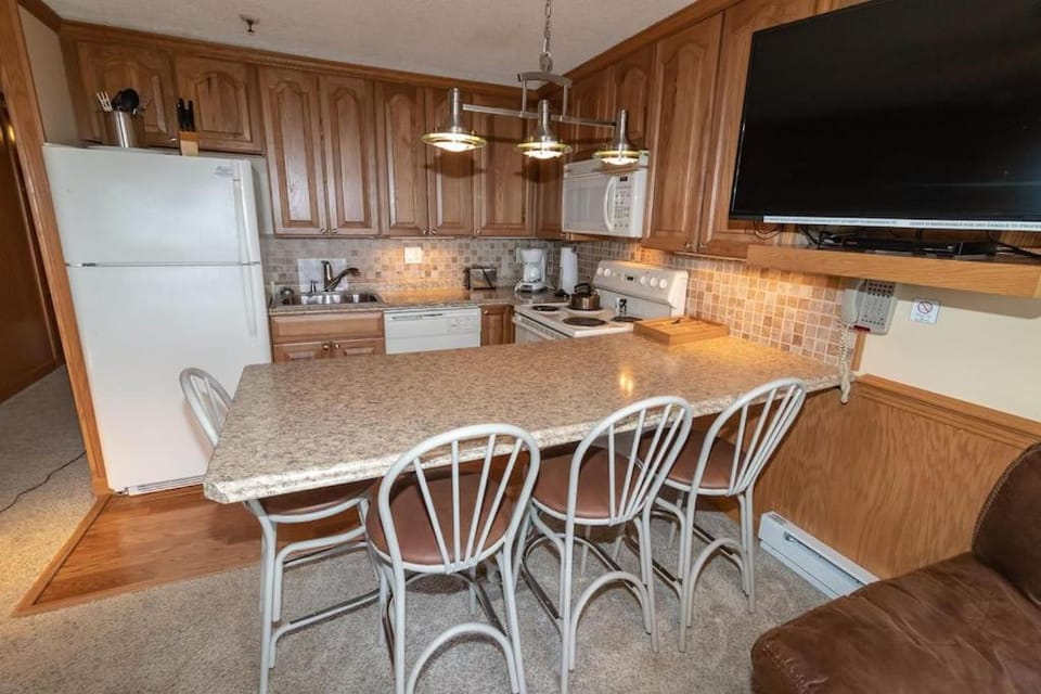 TV and multimedia, Kitchen or kitchenette, Dining area, dishwasher, minibar, pet friendly, stove