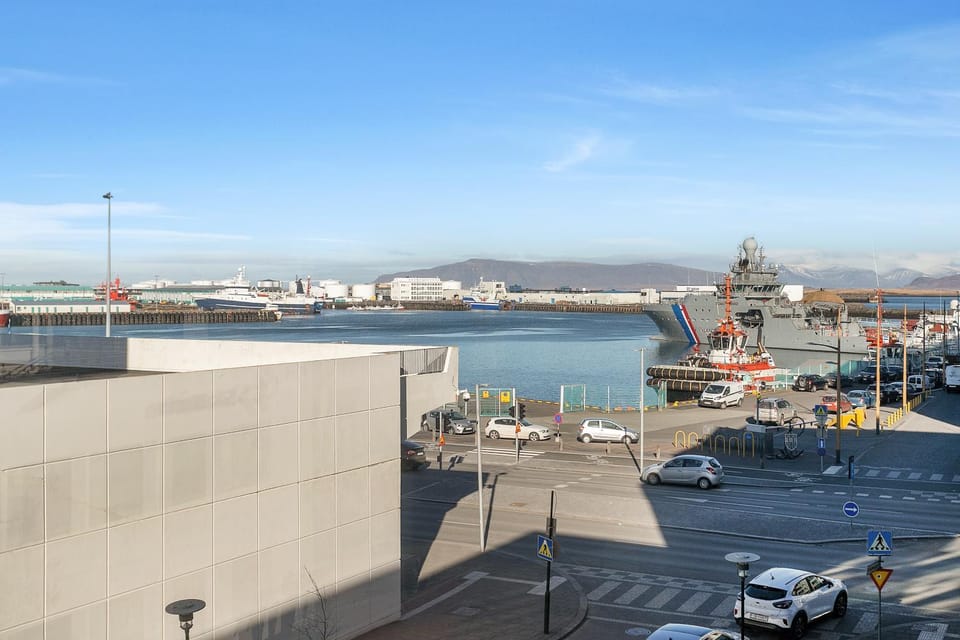 Mountain view, Sea view