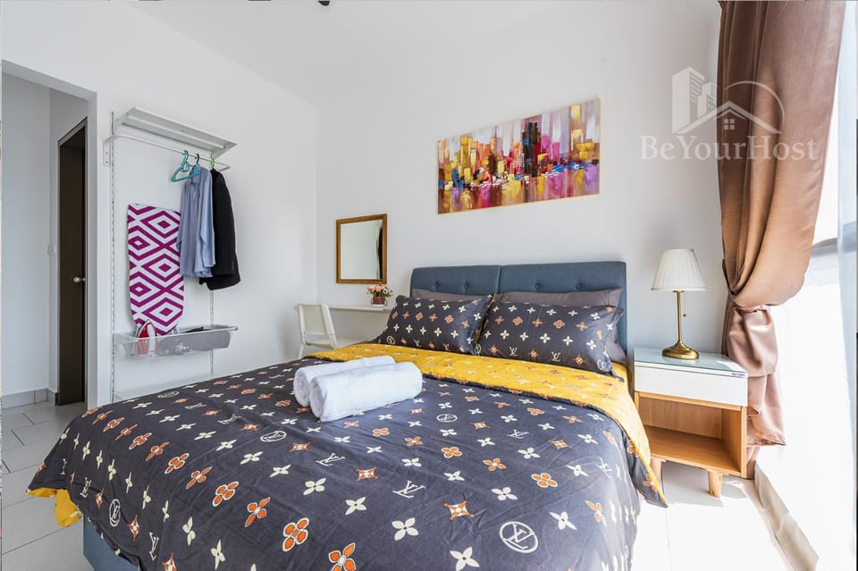 Photo of the whole room, Bedroom, towels