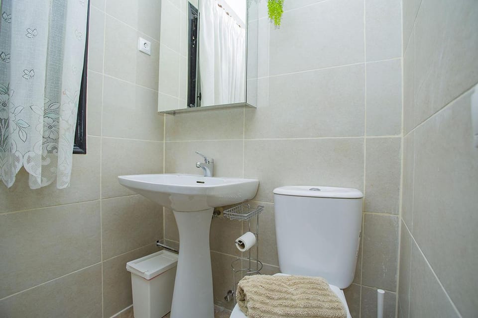 Toilet, Bathroom, towels