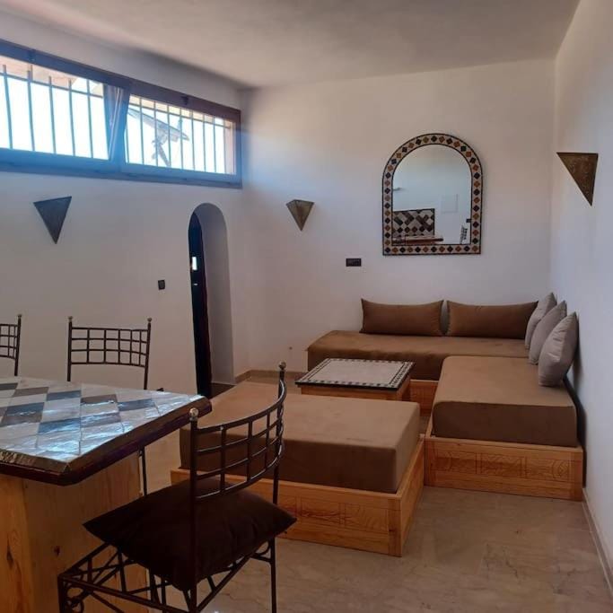 Bed, Living room