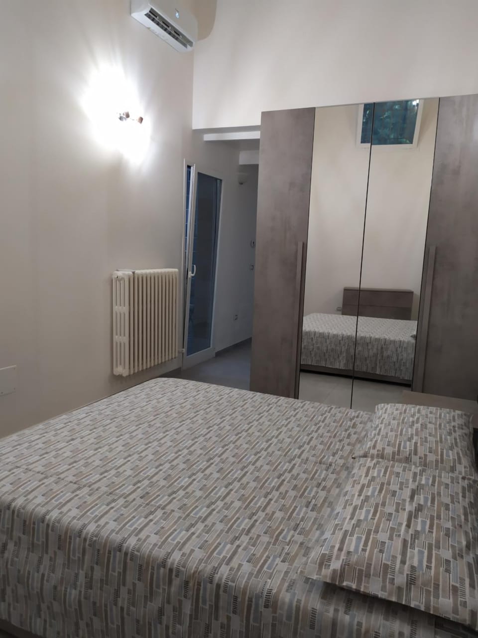Bed, Photo of the whole room, Bedroom, wardrobe, air conditioner