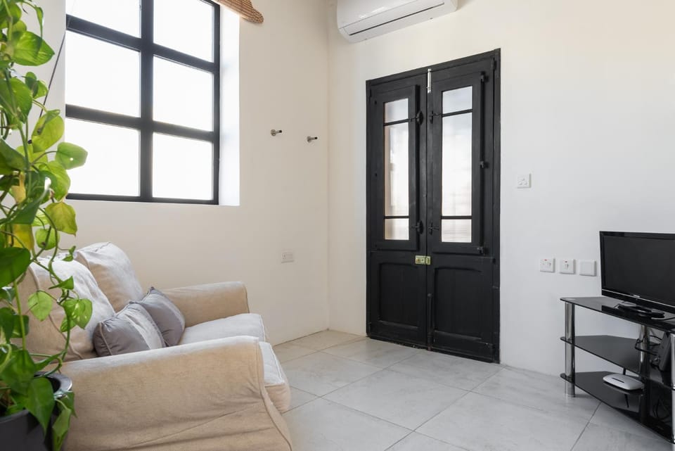 Living room, Seating area, air conditioner, air conditioner