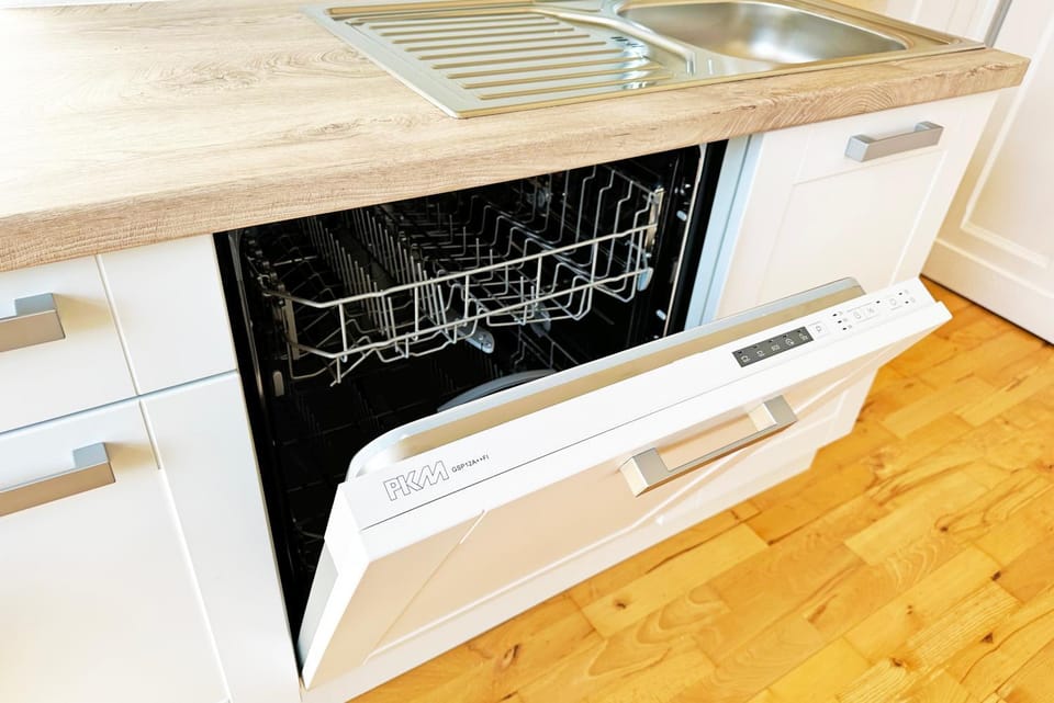 Kitchen or kitchenette, dishwasher