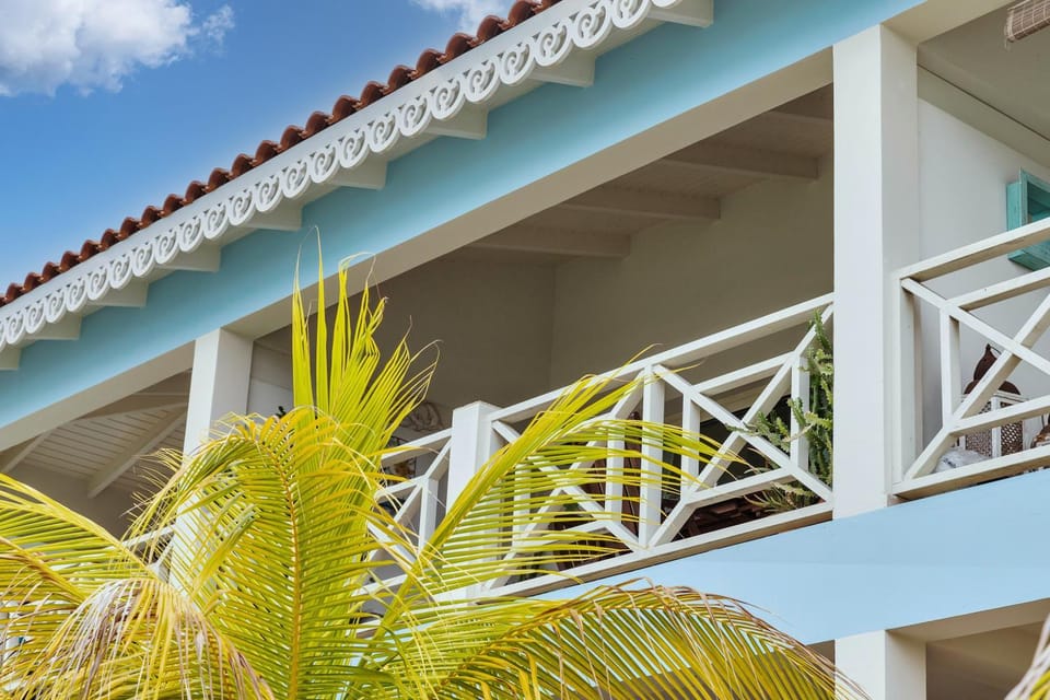 Property building, Day, Garden, Balcony/Terrace, Balcony/Terrace