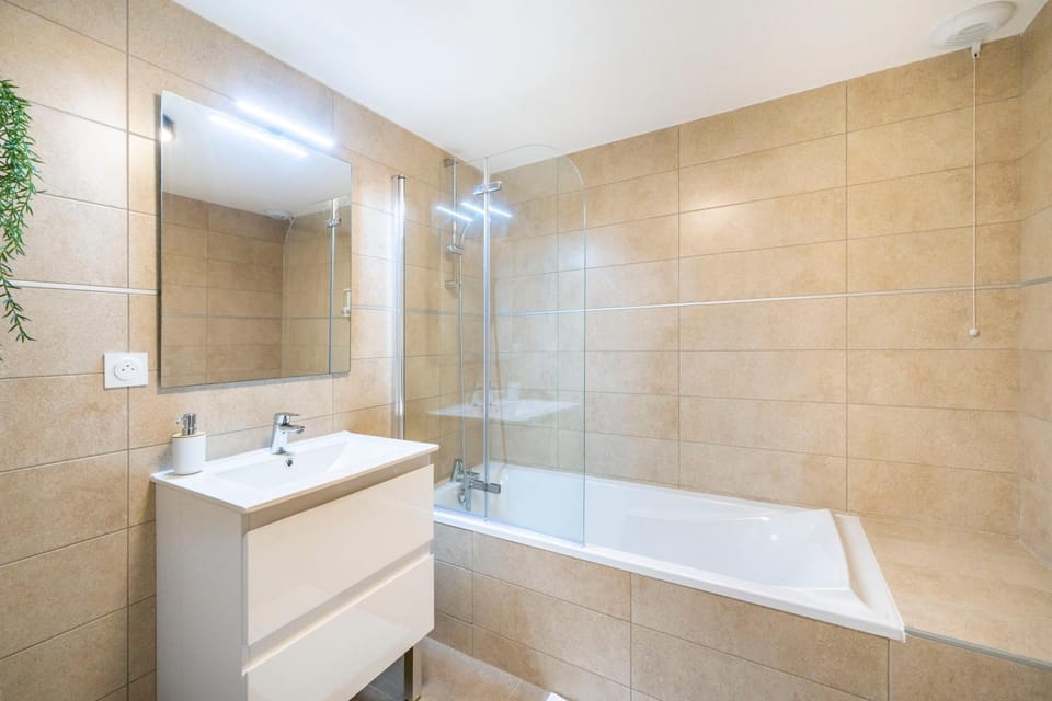 Bathroom, Bath