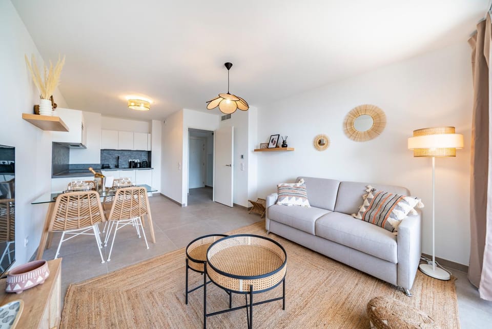 TV and multimedia, Kitchen or kitchenette, Living room, Dining area
